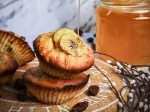 Bananenmuffins mit Honig und Rosinen