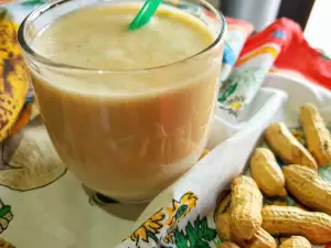 Belebender Shake aus Banane und Erdnussbutter