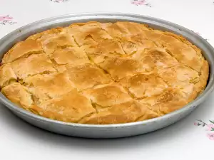 Баница с яблоками и корицей