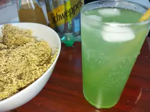 Holunderlimonade mit Minze nach hausgemachtem Rezept