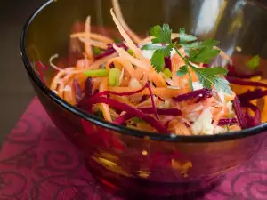 Sweet and Sour Salad with Beetroot