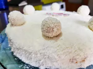 Tort de biscuiți Raffaello cu 3 tipuri de cremă