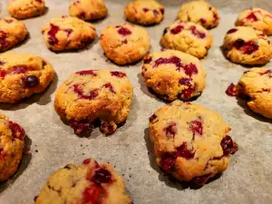 Galletas con harina de garbanzos y arándanos congelados