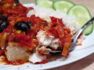 Pescado blanco con salsa de tomate