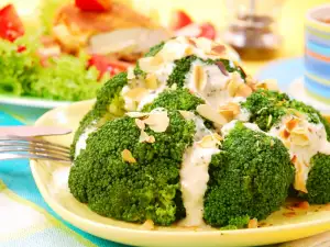 Broccoli with Blue Cheese and Nuts