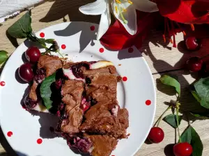 Brownie con guindas y requesón