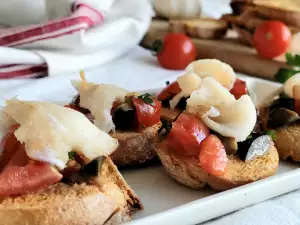 Bruschetta mit geräuchertem Fisch und Tomaten