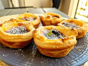 Portuguese Custard Tarts with Puff Pastry (Pastéis de nata)