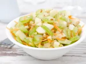 Gezonde selderij en groene appelsalade