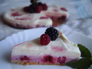 Cheesecake mit Brombeeren und Himbeeren