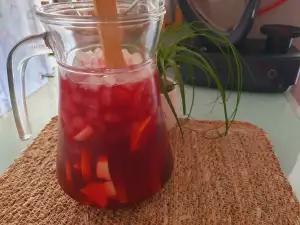 Sangria mit Rotwein und Fanta