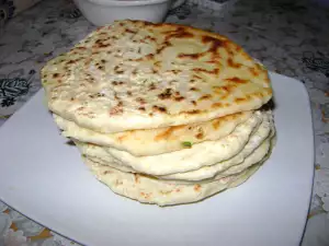 Quick Garlic Flatbread in a Pan