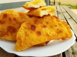 Tschebureki mit Hüttenkäse