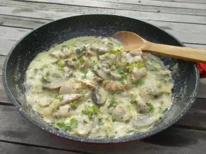 Skillet Chicken Bites with Mushrooms and Cream