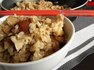 Chinese-Style Chicken with Rice and Shiitake Mushrooms