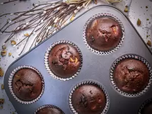 Muffins de chocolate con peras y nueces