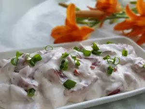 Salat mit Quark, Mayonnaise und Joghurt