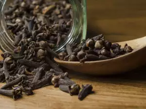 Té de clavo de olor: para qué sirve y cómo prepararlo