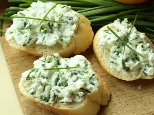 Crostini with cheese