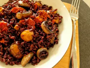 Schwarzer Reis mit Champignons und getrockneten Tomaten