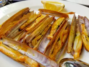 Stabmuscheln (Razor Clam) aus der Pfanne