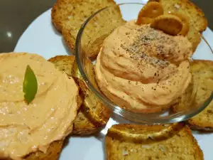 Dip aus Frischkäse und geröstetem Paprika