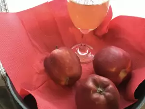 Homemade Apple Liqueur