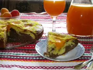 Zweifarbiger Kuchen mit Aprikosen