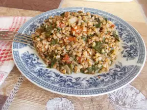 Warmer Salat mit Buchweizen und Spinat