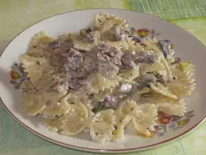 Farfalle with Cream Sauce and Smoked Bacon