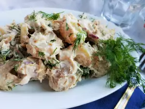 Fischsalat aus geräucherter Makrele und Kartoffeln