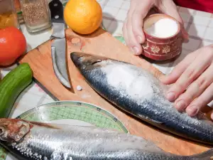 Cutting fish