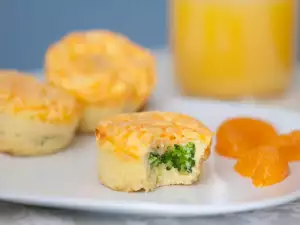 Mini Frittatas with Chicken and Broccoli