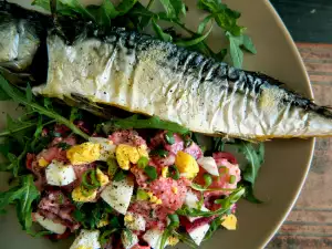 Salata od mladih krompirića, cvekle, jaja i luka