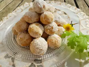 Griechisches Mandelgebäck mit Butter