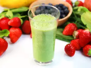 Spinach Smoothie with Strawberries