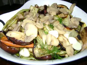 Grilled Vegetables with Marinated Mushrooms and Garlic