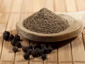 ground black pepper