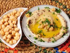 chickpeas and humus