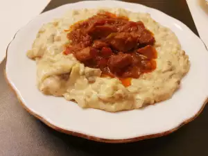 Hünkar beğendi - beef on an eggplant and kanape