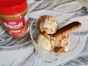 Кукис сладолед с крем Biscoff