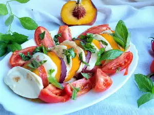 Caprese with Peaches