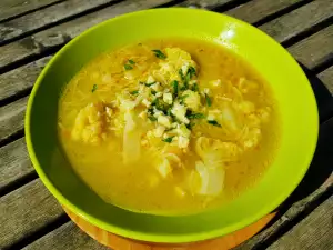 Easy and Delicious Cauliflower Soup