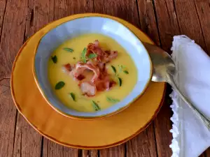 Crema de patatas ligera con bacon