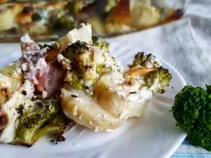 Oven-Baked Potatoes with Broccoli and Cream