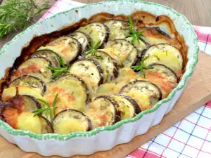 Aardappelen met aubergine en kaas uit de oven