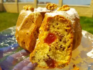 Fluffy Sponge Cake with Quinces and Walnuts