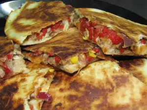 Quesadilla cu pui și mozzarella