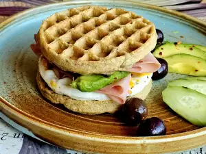 Keto Waffeln mit Mandel- und Sonnenblumenmehl