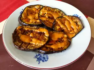 Keto aubergine met een kruiden en tahini dressing